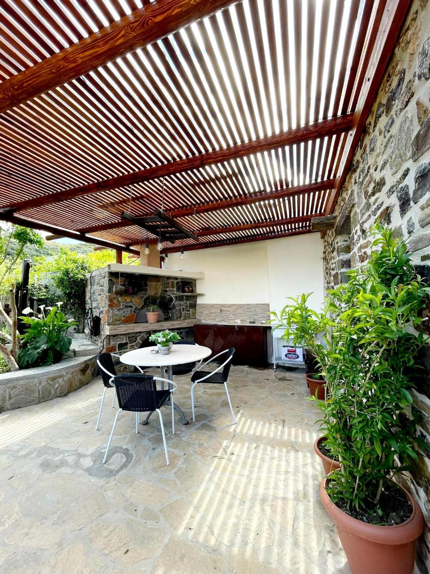 Вилла Platipodi Stone House Nikithianos Экстерьер фото